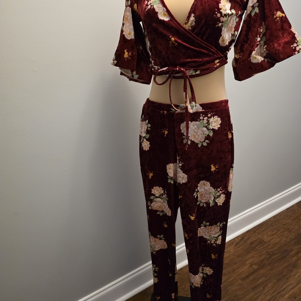 I>R Floral Velvet Wrap Top and Pants Set